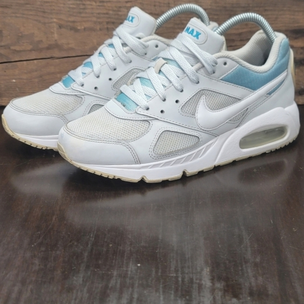 Nike Air Max IVO 'Pure Platinum/White' Wmns 7 Good Condition Same Day Shipping